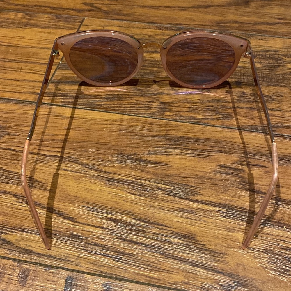 Pink sunglasses - Picture 2 of 4